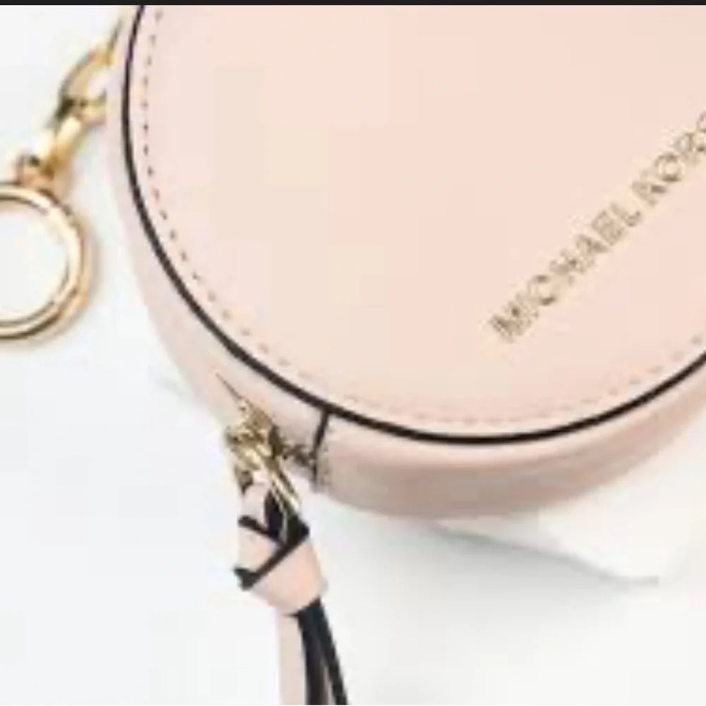 Michael Kors Pale Pink Round Leather Coin Case with Gold Hardware - Picture 2 of 4